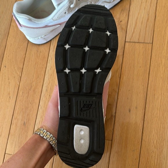 Nike sneakers white and pink size 9.5 - Picture 4 of 4